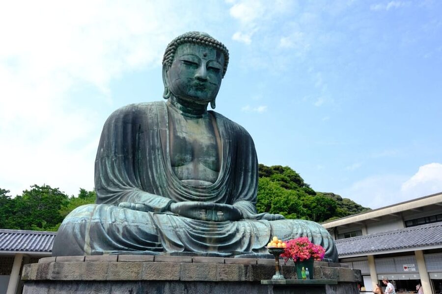 Trip to Kamakura & Enoshima: Shrines, Seaside, Temples &Tea - Shirahata Shrine and koi feeding