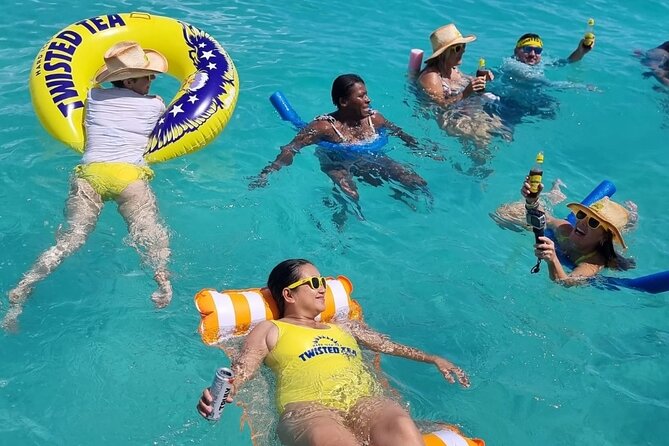 Twisted Tea Pontoon Party Boat in beautiful Bermuda - Meeting the boat at Barr’s Bay Park