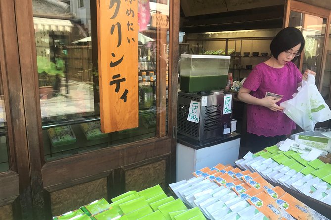 Uji: Private immersion into Kyoto's tea and reglious culture - Ujigami Shrine and the Last Spring in Uji