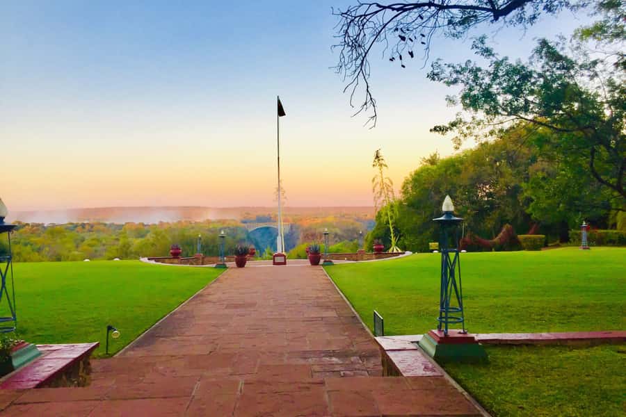 Victoria Falls Guided Tour with High Tea - Five things to know before you book