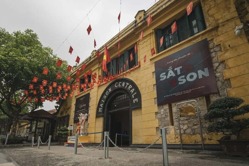 Vietnam Tea Tasting - Giang Egg Coffee & Train Street Visit - Meeting point, pickup, and getting around