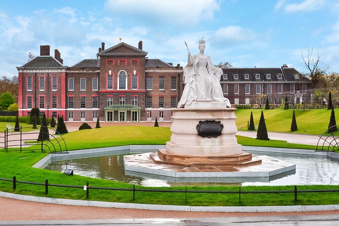 VIP Kensington Palace Gardens Tour & Royal Tea Crown Experience - Walking through Kensington Gardens