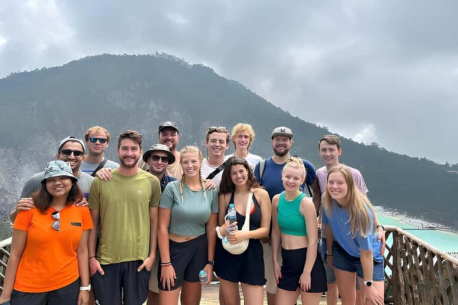 Volcano, Hot Spring, Mud Bath & Tea plantation all included - Kawah Putih: crater views with a proper walk