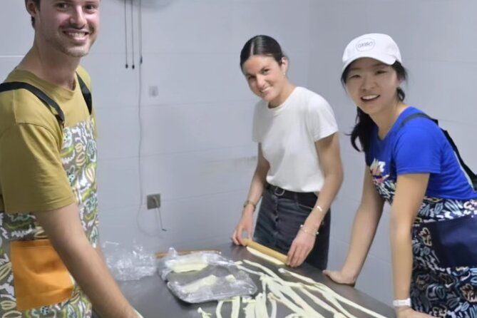 Xi'an Noodle Making and Tea Tasting Experience - Writing the 56-stroke Biang character