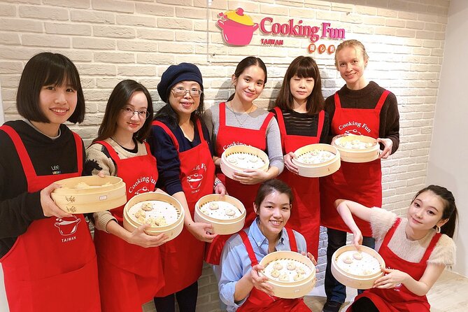 Xiao long bao, Pork thick soup, Bubble milk tea. (Taiwan Cooking Class)-B - Mixing bubble milk tea