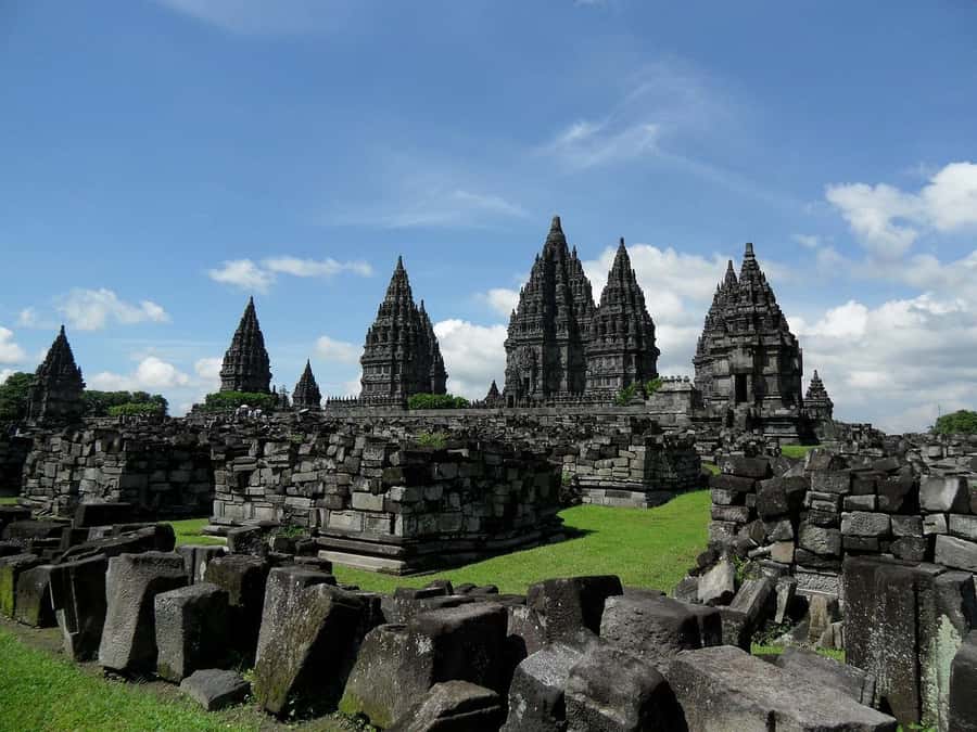 Yogyakarta: Prambanan Tour, Sukuh Temple & Tea Plantation - Who should book this day trip?
