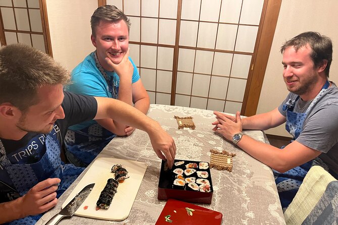 Yokohama: Sushi & Gyoza Cooking with Matcha & GreenTea Experience - Opening the sliding doors to sushi and gyoza